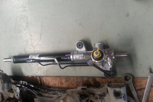 思域高速行駛的時候會出現打方向卡滯的現象是怎麼回事？