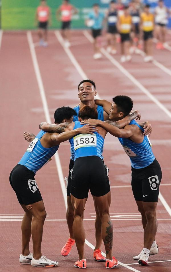 田徑——男子4x200米接力決賽賽況 田徑——男子4x200米接力決賽賽況