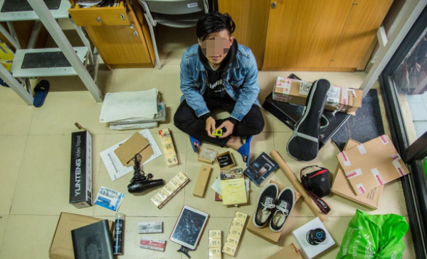 大學生的&OpenCurlyDoubleQuote;攀比心&rdquo;有多強？女生曬出寢室一幕，網友直呼：太真實