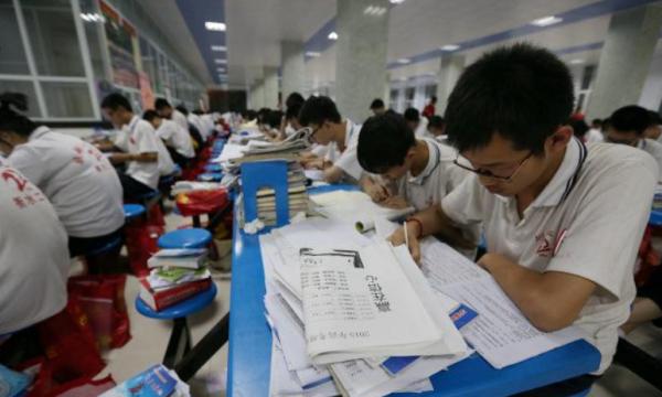 十年寒窗不如一紙國籍？教育部“重拳出擊”，“假洋人”再無福利