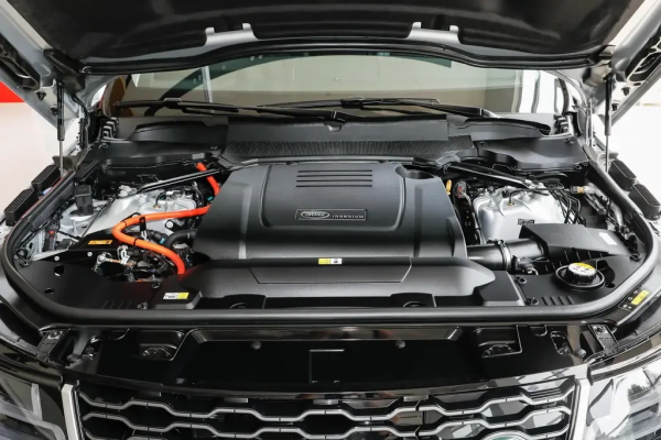 百公里油耗2.7L，能夠6.3秒破百，攬勝運動版PHEV強不強？