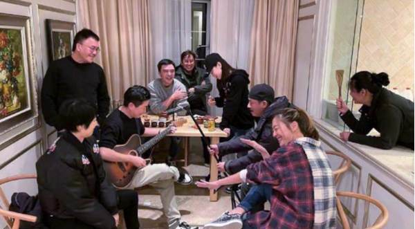 定居內地的港星現狀:有人通告不斷,有人蝸居小縣城,有人買房 定居內地的港星現狀:有人通告不斷,有人蝸居小縣城,有人買房