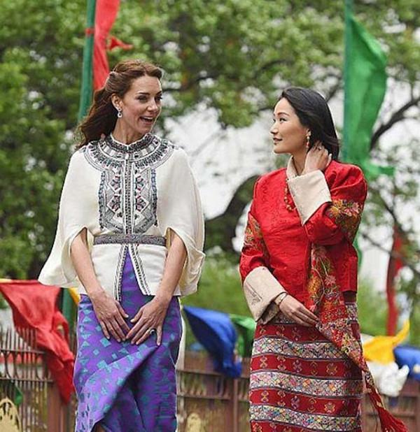 17歲不丹王子對7歲藏族女孩求婚，13年後兌現承諾結婚，婚後甜蜜