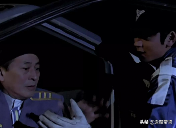 “沒見過迪迦”的大古，怪獸一出現就消失，勝利隊為何沒開除他？