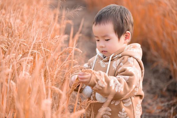 一場秋雨一場寒,這樣給孩子穿衣服,減少生病的機會,你做對沒? 一場秋雨一場寒,這樣給孩子穿衣服,減少生病的機會,你做對沒?