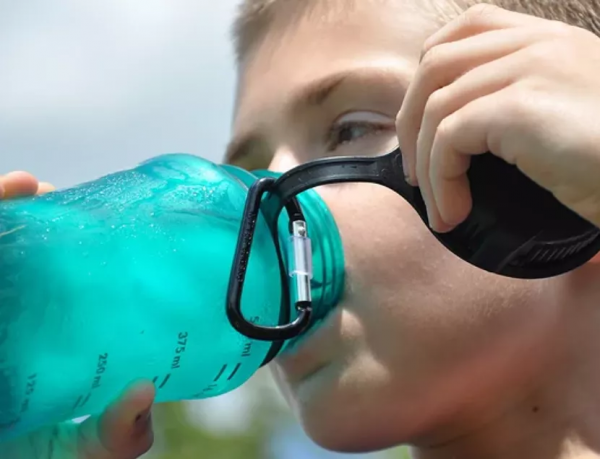 別再用飲料瓶裝糧食了，一文揭秘塑膠底部隱藏的健康密碼