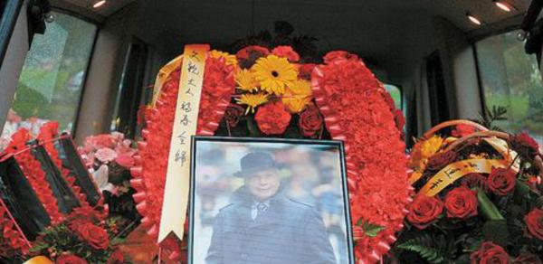 港劇傳奇曹達華,輸掉3億今價值1500億,賭王何鴻燊包他終身吃住 港劇傳奇曹達華,輸掉3億今價值1500億,賭王何鴻燊包他終身吃住