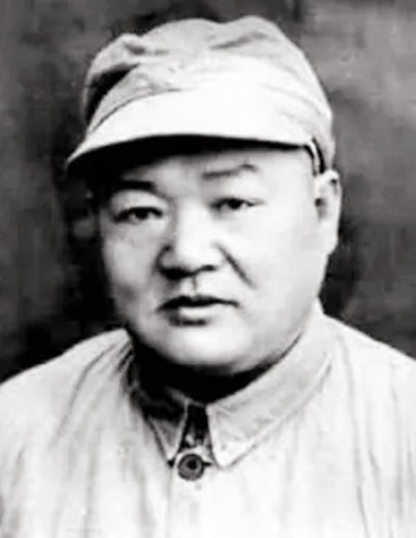 司令員說:你不是說刀槍不入嗎?我們試一試!他回答:開槍吧 司令員說:你不是說刀槍不入嗎?我們試一試!他回答:開槍吧