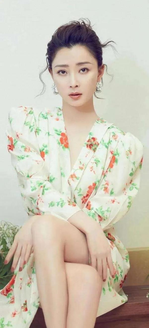 黃小蕾和殷桃美圖｜黃小蕾和殷桃長得也太像了，你能分辨出來嗎？