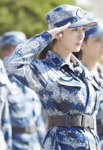 楊冪當過兵？中國人民解放軍：空軍。一起來看看吧