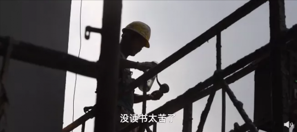 2張照片給厭學的孩子:別等被社會毒打,才知道讀書的幸福 2張照片給厭學的孩子:別等被社會毒打,才知道讀書的幸福