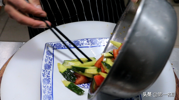 過年了，教你4道解膩小冷盤，端上桌比大魚大肉還搶手，太好吃了