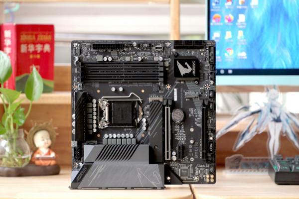 技嘉小雕B560M AORUS PRO主機板分享，幾百塊輕鬆搞定i7-10700K？