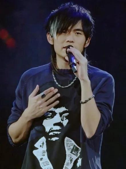 華流歌手吳克群：狂懟王力宏“崇洋媚外”，給相戀4年的前任買房