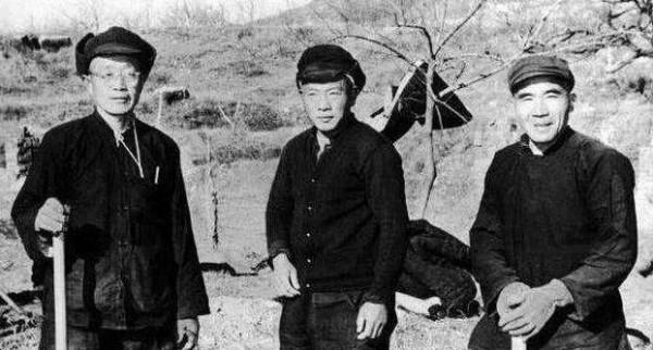 功德林戰犯們的生活：杜聿明幫王陵基刮鬍子、8位將軍合力殺豬