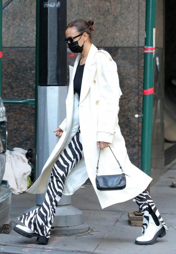 小個子女生不能錯過的褲子，顯高又顯瘦的開衩褲，穿對了超時髦