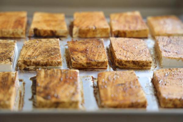 冬天要多吃豆腐，試試這個做法，比紅燒簡單，比麻辣更過癮