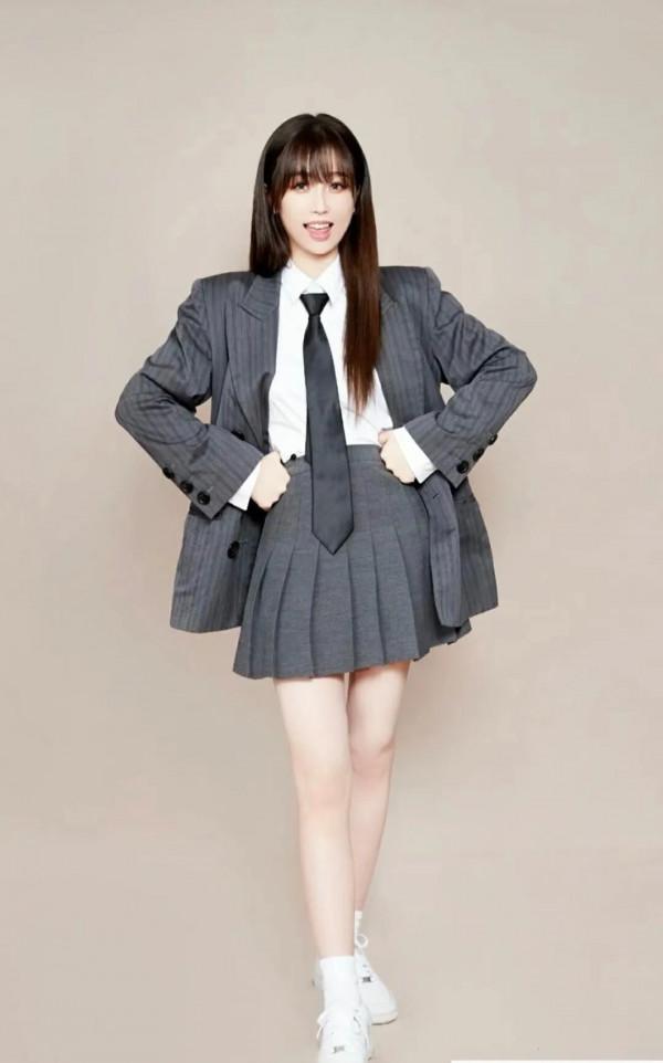 穿jk裙的女明星照片集