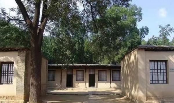 1948年毛主席遭精準轟炸，驚險生還，一年後憑藉一封電報揪出內鬼