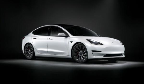 把一臺特斯拉熔成iPhone13，要賣多少錢？看完不敢說庫克割韭菜了