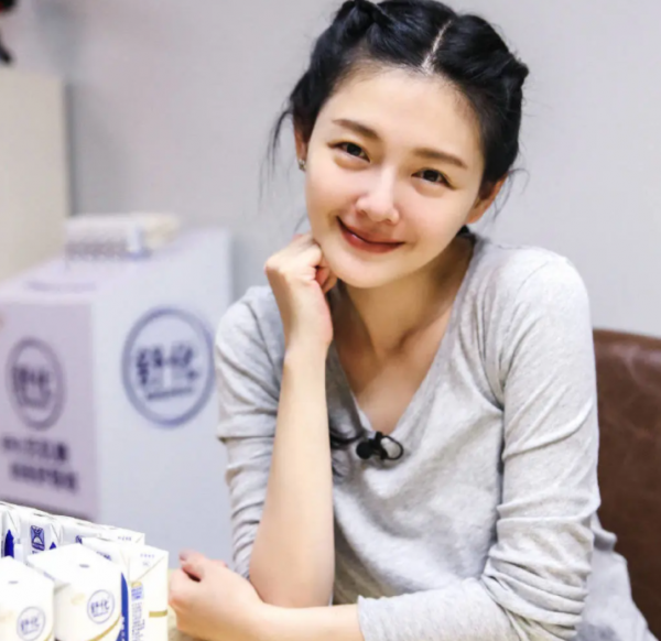 女星為減肥有多拼？有人米飯按粒吃，有人靠番茄度日，有人只喝水