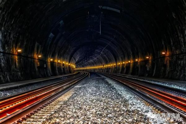 川藏鐵路，穿越高山河谷的千公里級地鐵，基建狂魔的史詩級鉅製