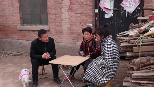 60歲阿姨：跟女兒一起生活，過得比保姆還辛苦，阿姨：城裡不習慣