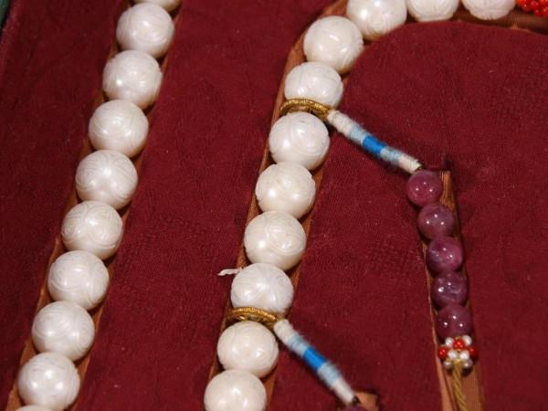 歡迎各位老師欣賞隨評～清代 宮廷風格碧璽朝珠一盤