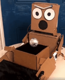 36張圖看精彩世界，巴西情侶被搶，男友撒腿就跑，女子仍淡定吃飯