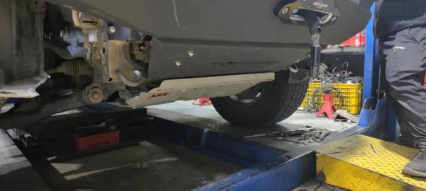 10-13款普拉多安裝掠奪者前槓