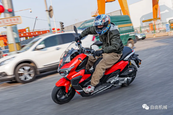 等不到上市以後了！搶先試駕龍嘉 XDV 250丨把玩