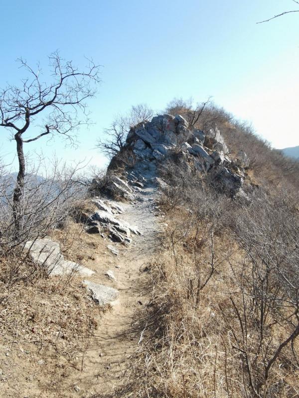 京西小華山—體驗險峻,尋古道,賞馬蹄窩,探溶洞 京西小華山—體驗險峻,尋古道,賞馬蹄窩,探溶洞