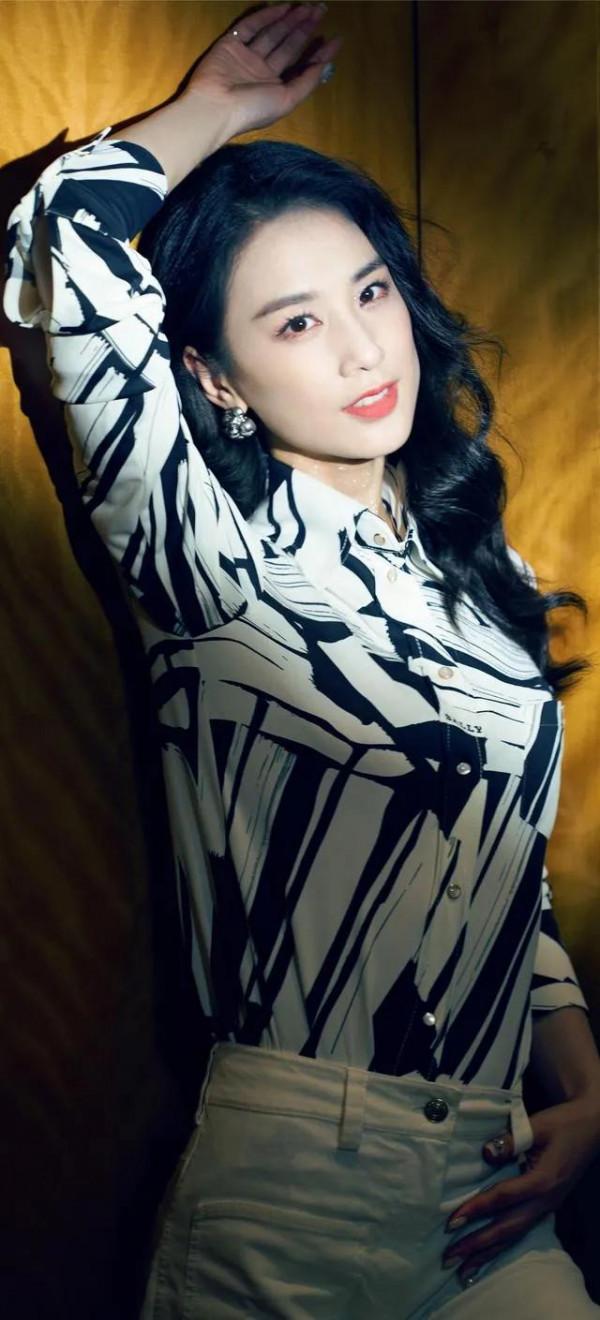 黃聖依 窈窕淑女寤寐求之 黃聖依 窈窕淑女寤寐求之