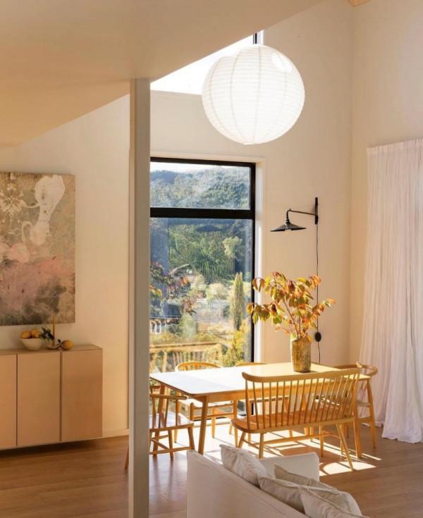 紐西蘭一個太太的山谷之家，簡單寧靜，在山上養女兒，惹人羨慕