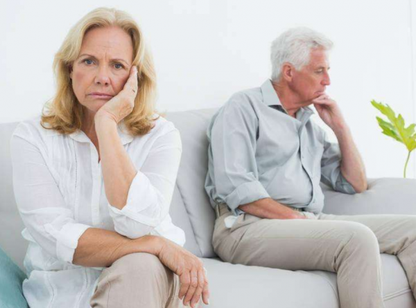 為啥老人身上有一股怪味？建議55歲後，堅持3個習慣，或老了沒味