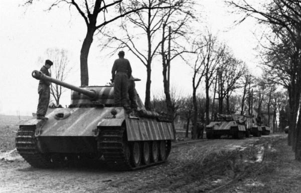 蘇軍四個集團軍同時猛攻,德軍只有10個殘師,海因裡希為何打贏了 蘇軍四個集團軍同時猛攻,德軍只有10個殘師,海因裡希為何打贏了