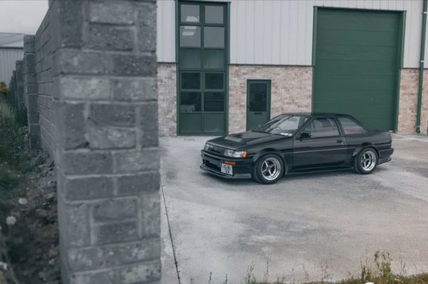 放了15年的豐田AE86，改裝後依舊迷人