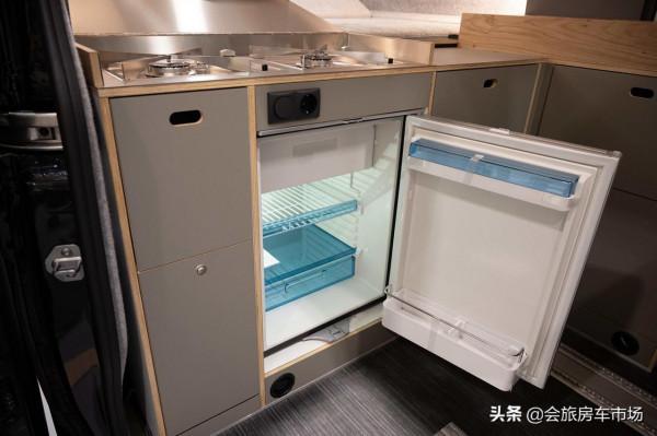 稀缺MAN商用底盤四驅房車，內部獨特設計廚房可拼成床位