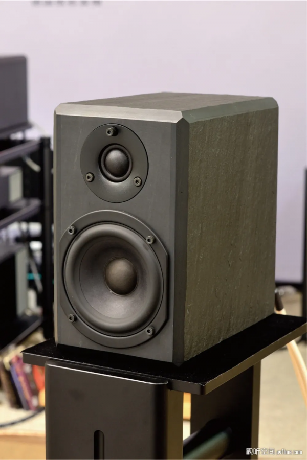 一石激起千層浪:FISCHER &; FISCHER Klein 書架式音箱 一石激起千層浪:FISCHER &; FISCHER Klein 書架式音箱