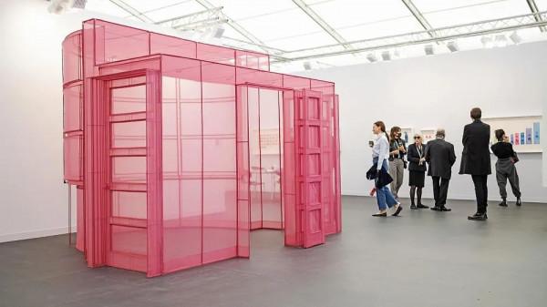 鳳凰藝術 每週藝聞 | 班克斯的畫又被碎了一次 阿布拉莫維奇新作亮相