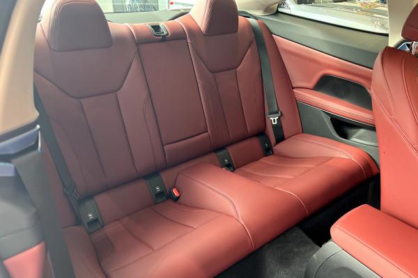 入門版配置不“丐”，外形比3系拉風，實拍寶馬4系雙門轎跑425i M