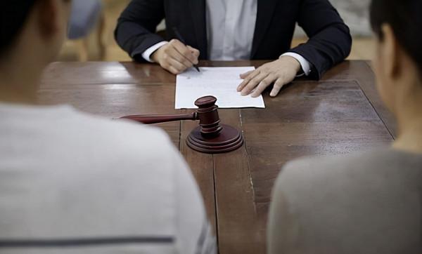 2021年過去，資本、地產、娛樂圈紛紛倒下，未來中國怎麼走？