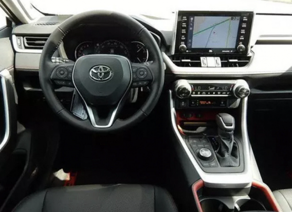 造型更加硬派!最新款豐田RAV4海外實拍,配置升級,還買CR-V? 造型更加硬派!最新款豐田RAV4海外實拍,配置升級,還買CR-V?