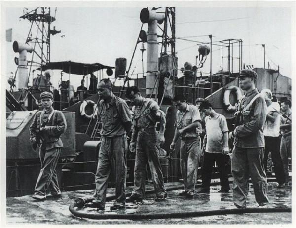 李克農俘獲2名女俘虜，為何要放掉穿長靴的？他的回答讓戰士大悟