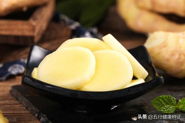 汗腳是病嗎？中醫：可能有3方面的原因，幾乎都與脾胃有關