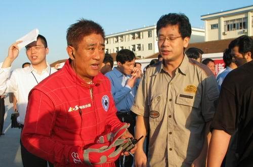 飛越黃河的柯受良地位有多高？張學友出錢治喪，劉德華為其女送嫁