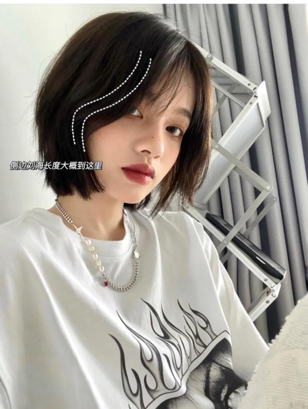 髮型不對，顏值白費！長臉女生別錯過“港風短髮”，洋氣又復古
