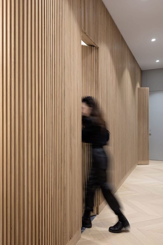 越來越多人用木格柵做“隱藏”設計，用在這5大功能區，真正美觀