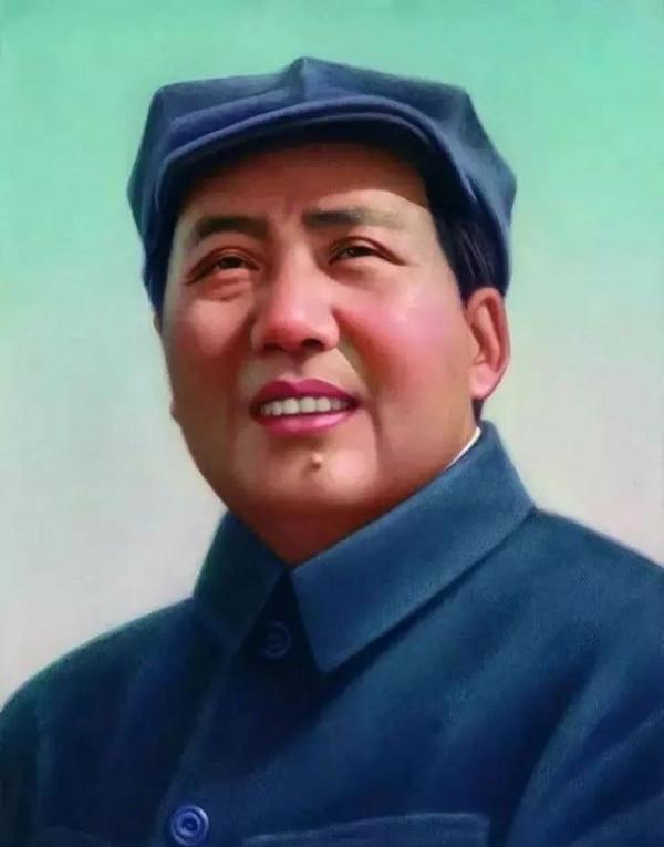 天安門毛主席手繪畫像：高6米寬4.6米，重1.5噸，如今已經是第8版