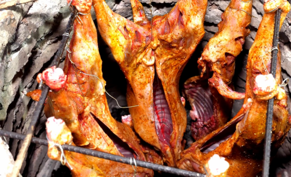 安徽大哥做美食，一隻就賣1480，店在農村生意好，來的都是有錢人